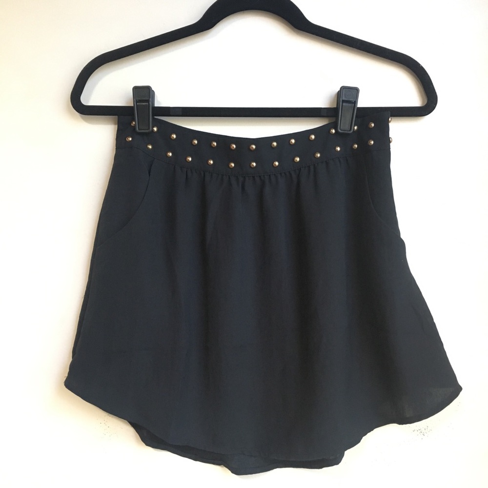 NEW Forever 21 Black Studded Mini Skirt w/ Pockets